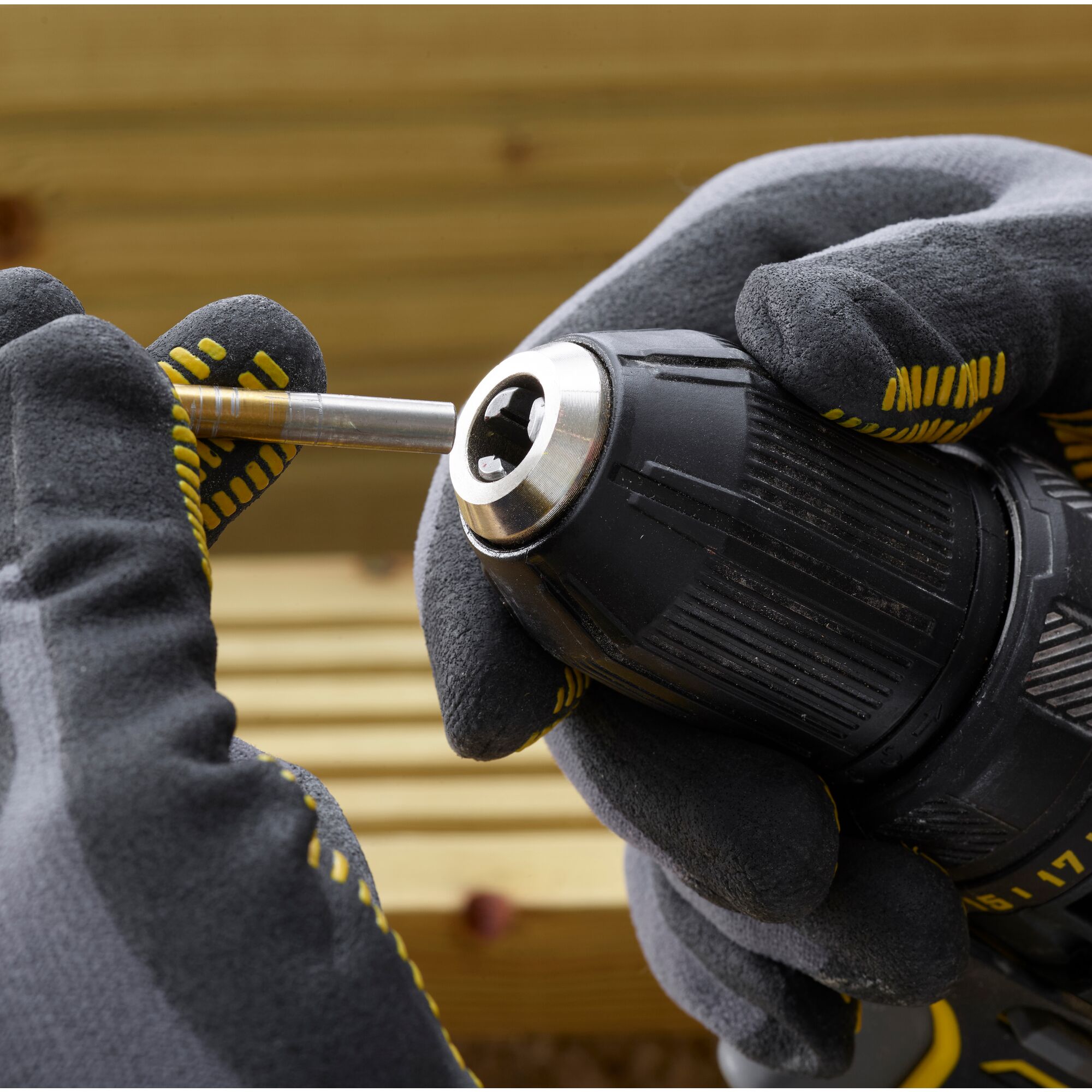 Cordless drill driver outlet with 2 batteries