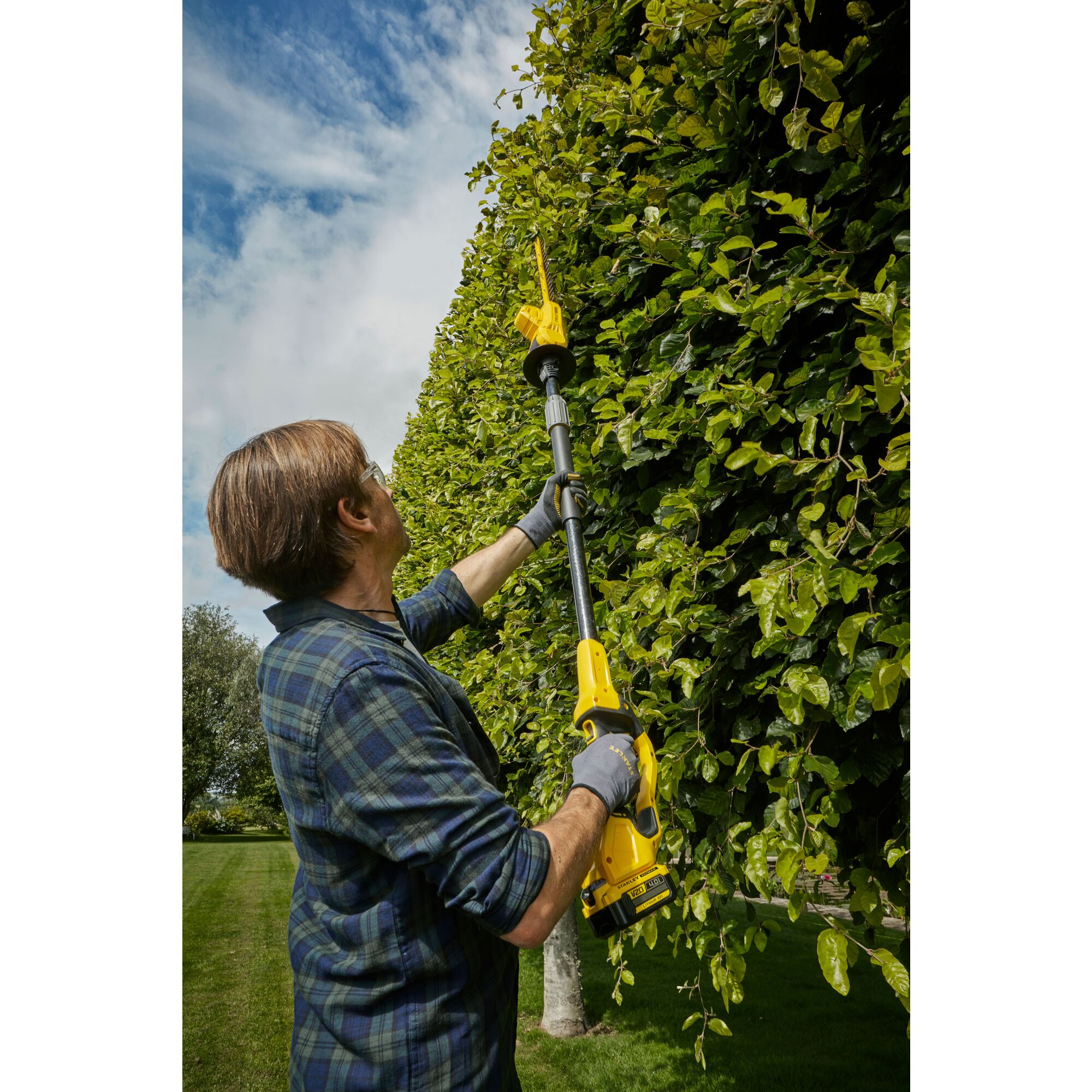 Stanley cordless deals hedge trimmer